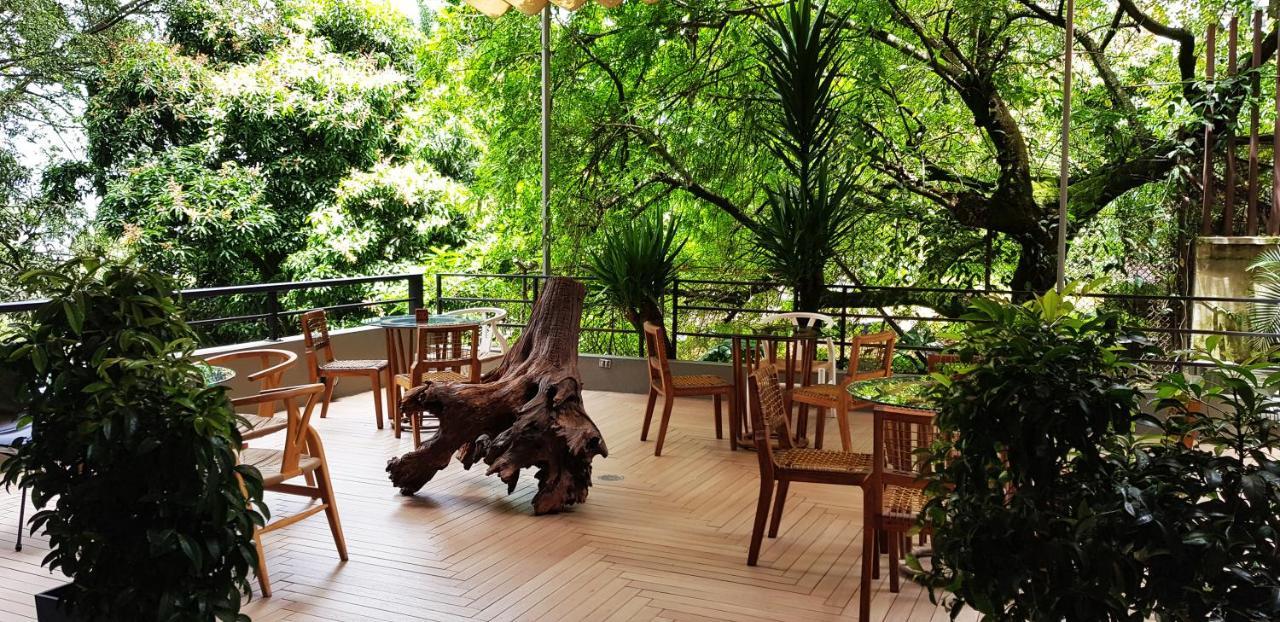 V Grand Hotel, A Member Of Radisson Individuals เมเดยิน ภายนอก รูปภาพ