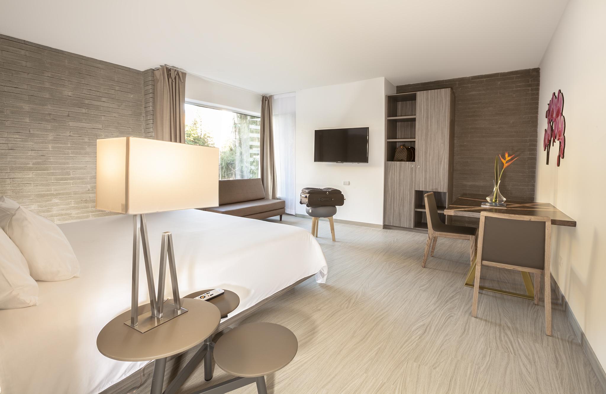 V Grand Hotel, A Member Of Radisson Individuals เมเดยิน ภายนอก รูปภาพ