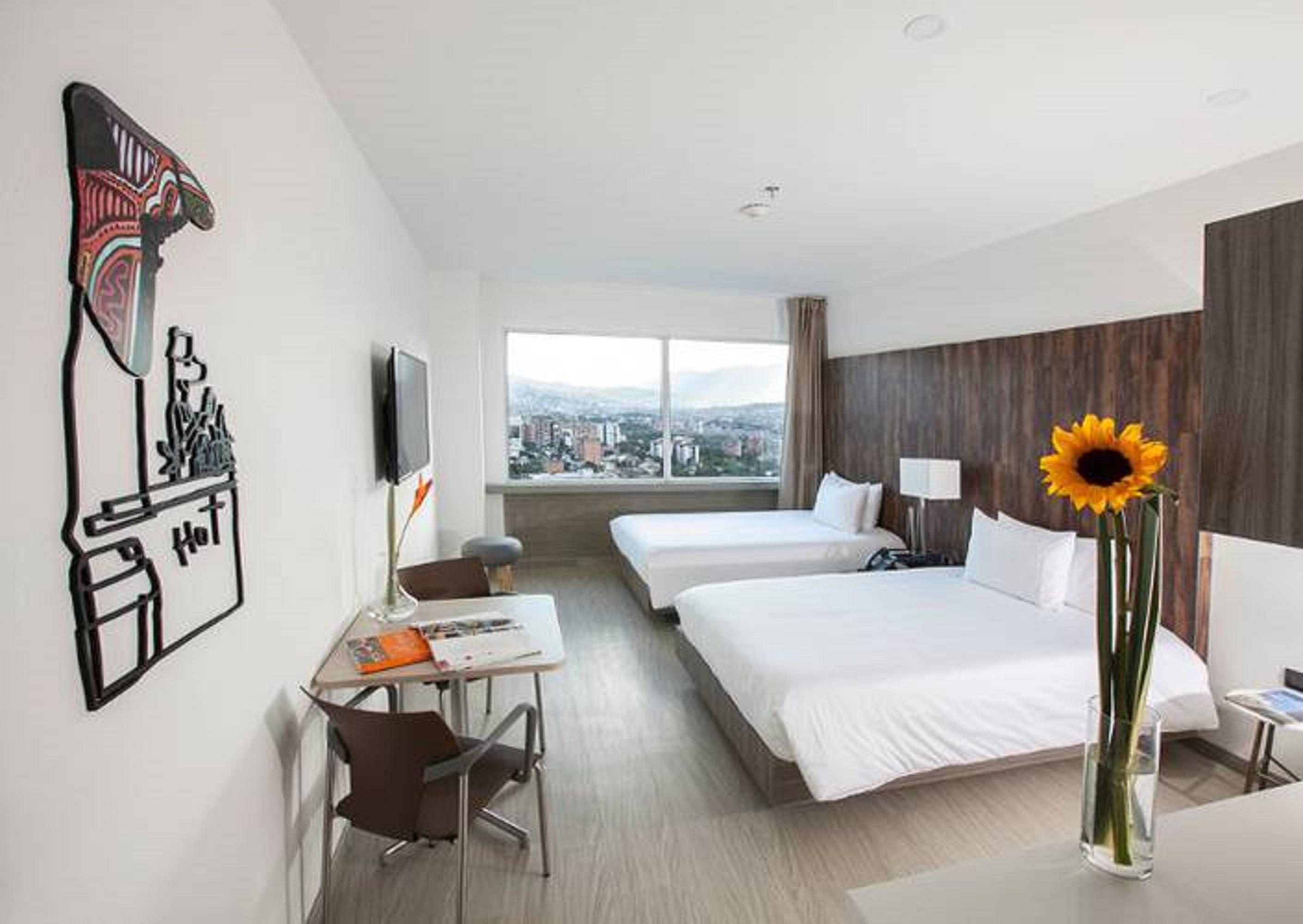 V Grand Hotel, A Member Of Radisson Individuals เมเดยิน ภายนอก รูปภาพ