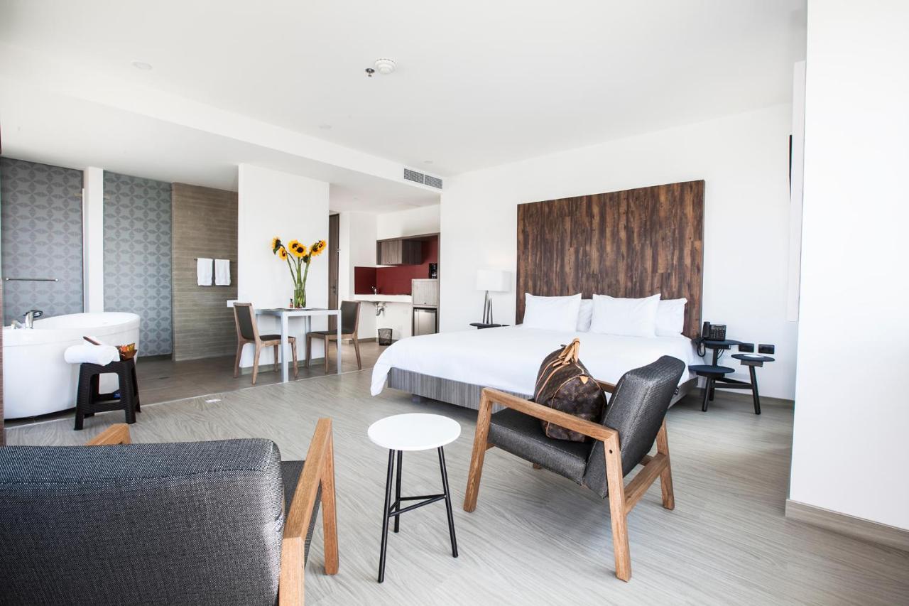V Grand Hotel, A Member Of Radisson Individuals เมเดยิน ภายนอก รูปภาพ