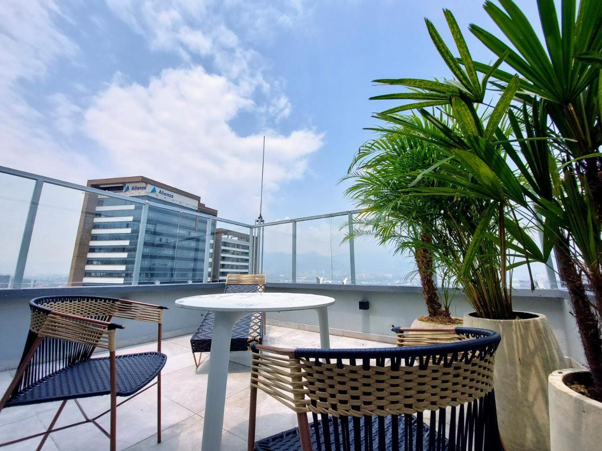 V Grand Hotel, A Member Of Radisson Individuals เมเดยิน ภายนอก รูปภาพ
