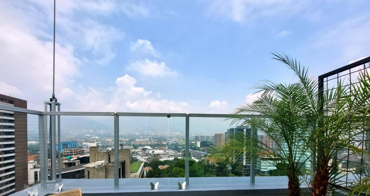 V Grand Hotel, A Member Of Radisson Individuals เมเดยิน ภายนอก รูปภาพ