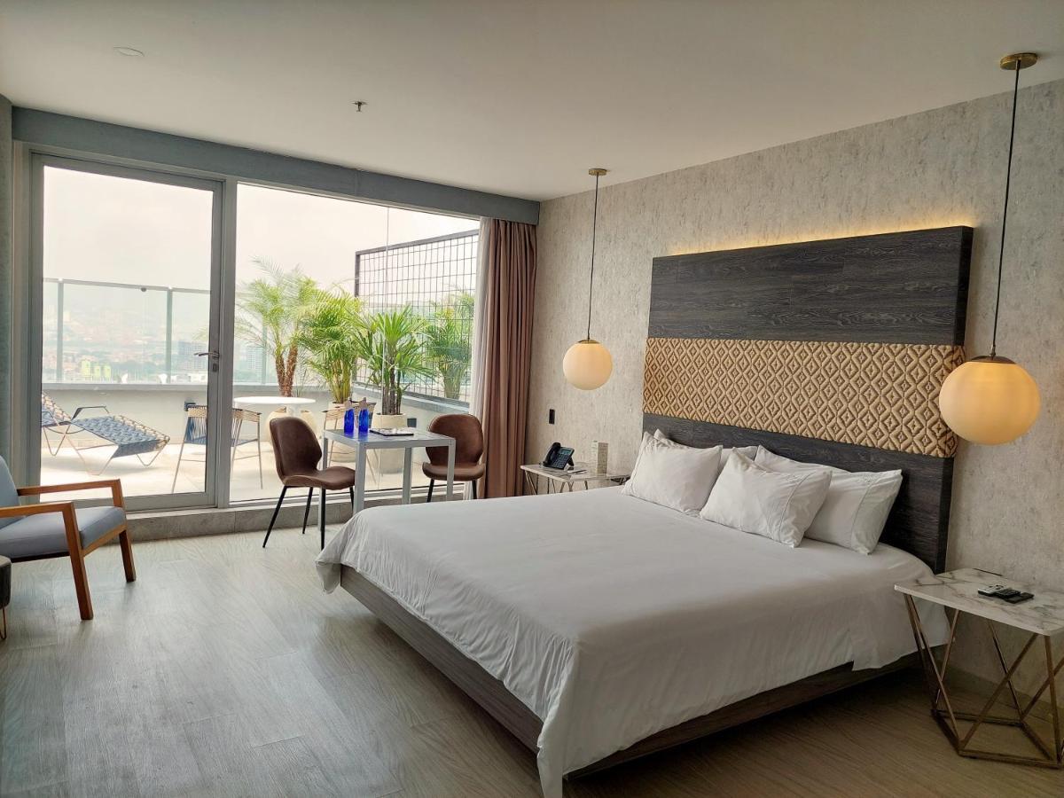 V Grand Hotel, A Member Of Radisson Individuals เมเดยิน ภายนอก รูปภาพ