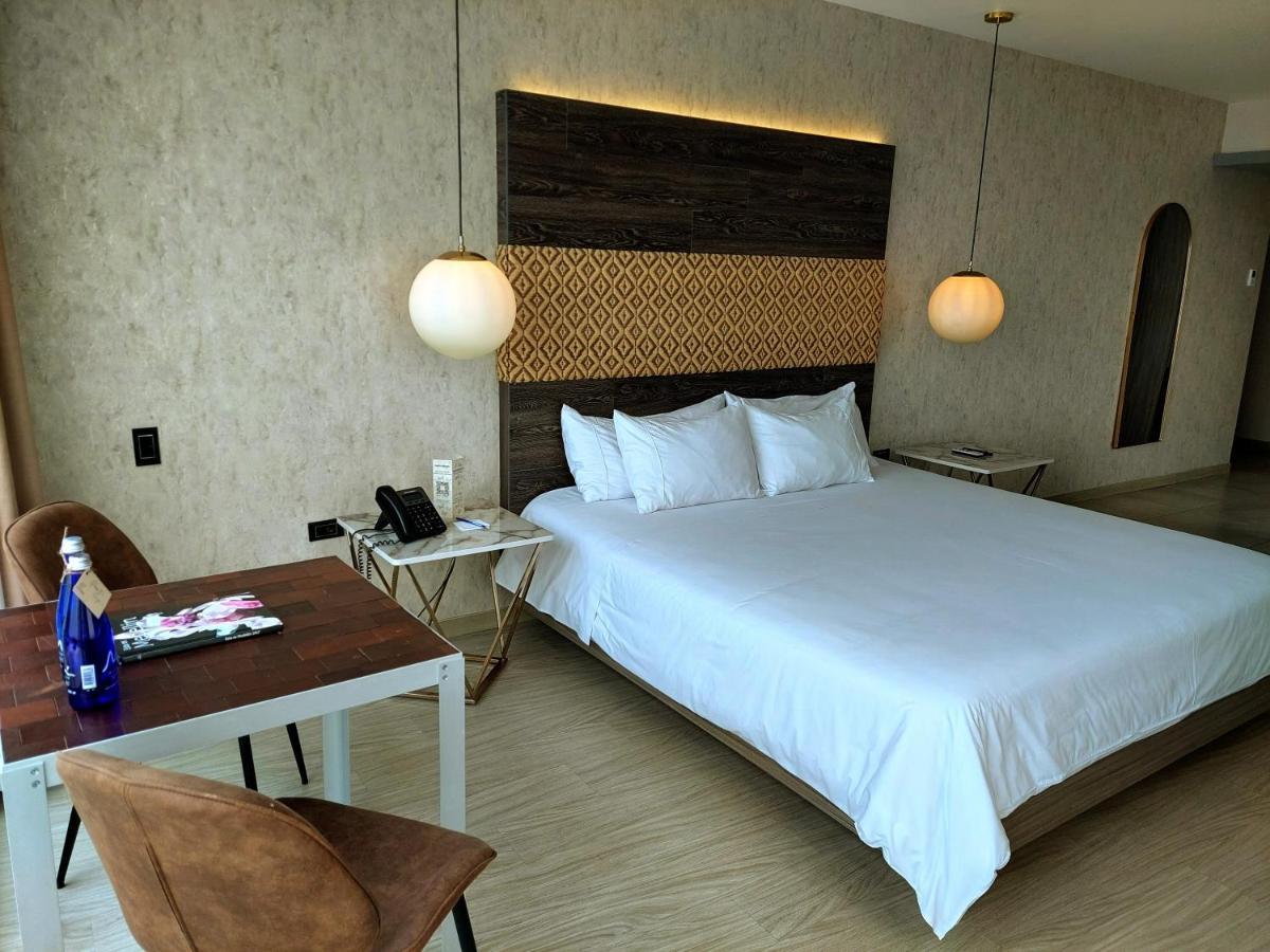 V Grand Hotel, A Member Of Radisson Individuals เมเดยิน ภายนอก รูปภาพ