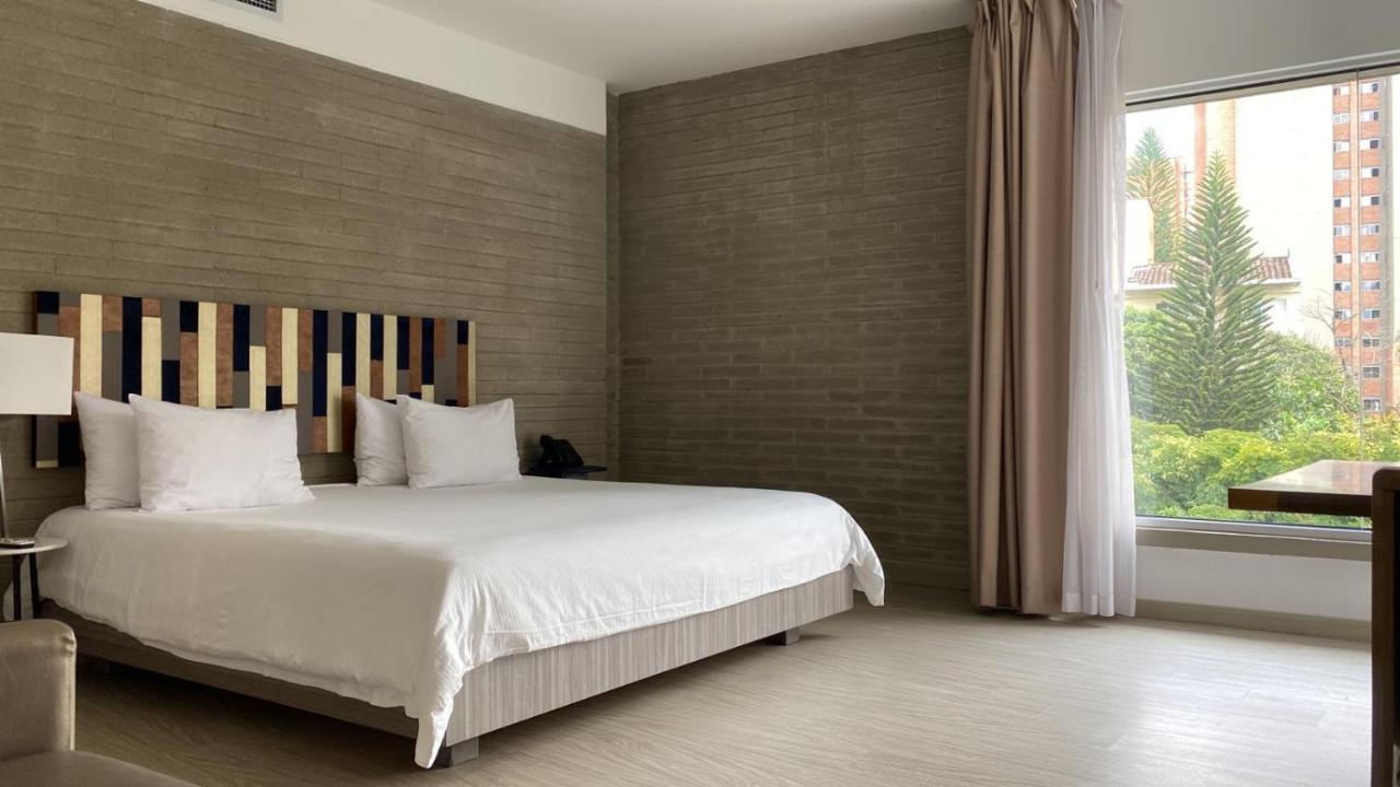 V Grand Hotel, A Member Of Radisson Individuals เมเดยิน ภายนอก รูปภาพ