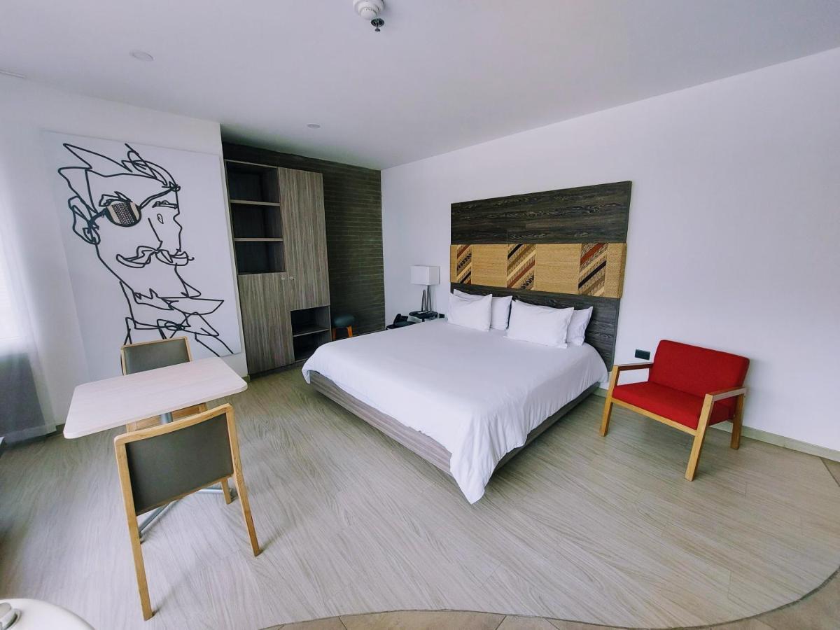 V Grand Hotel, A Member Of Radisson Individuals เมเดยิน ภายนอก รูปภาพ
