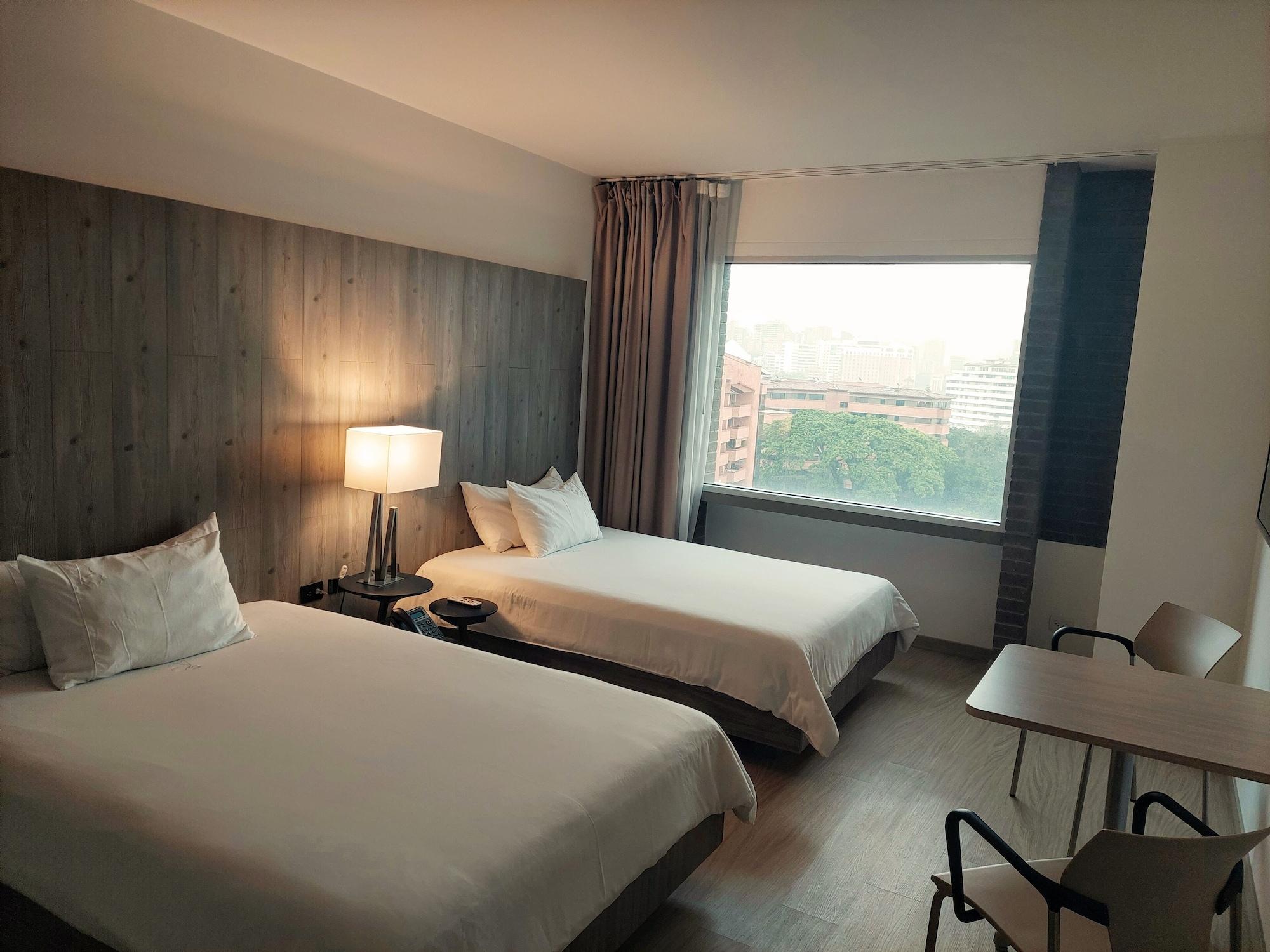 V Grand Hotel, A Member Of Radisson Individuals เมเดยิน ภายนอก รูปภาพ