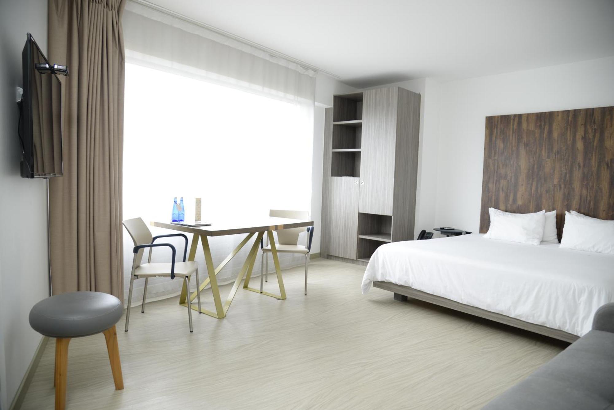 V Grand Hotel, A Member Of Radisson Individuals เมเดยิน ภายนอก รูปภาพ