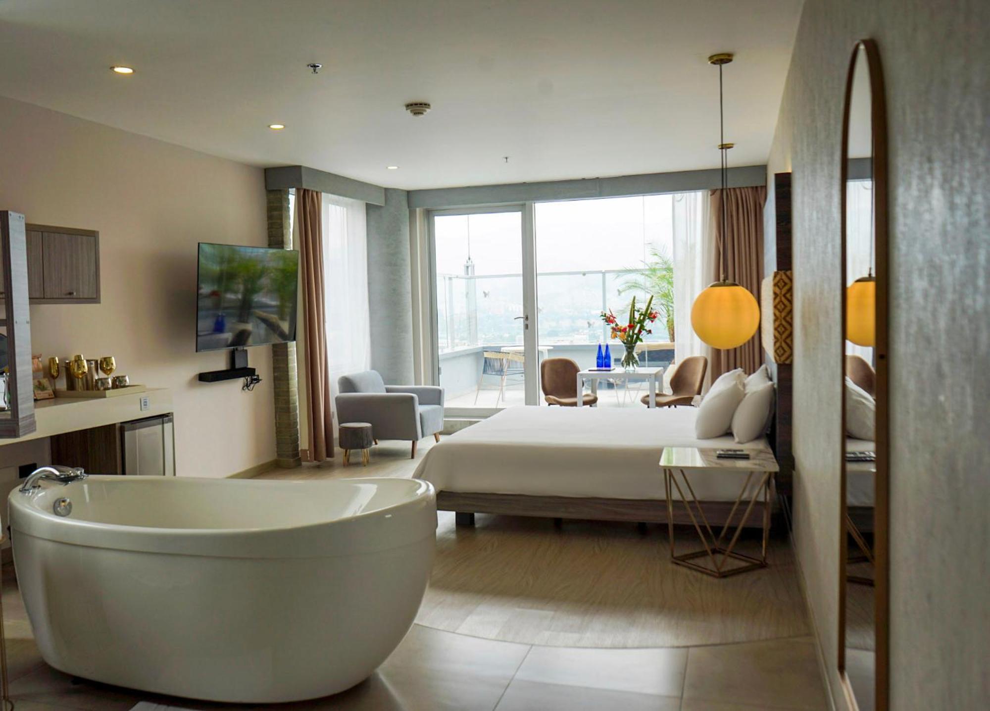 V Grand Hotel, A Member Of Radisson Individuals เมเดยิน ภายนอก รูปภาพ
