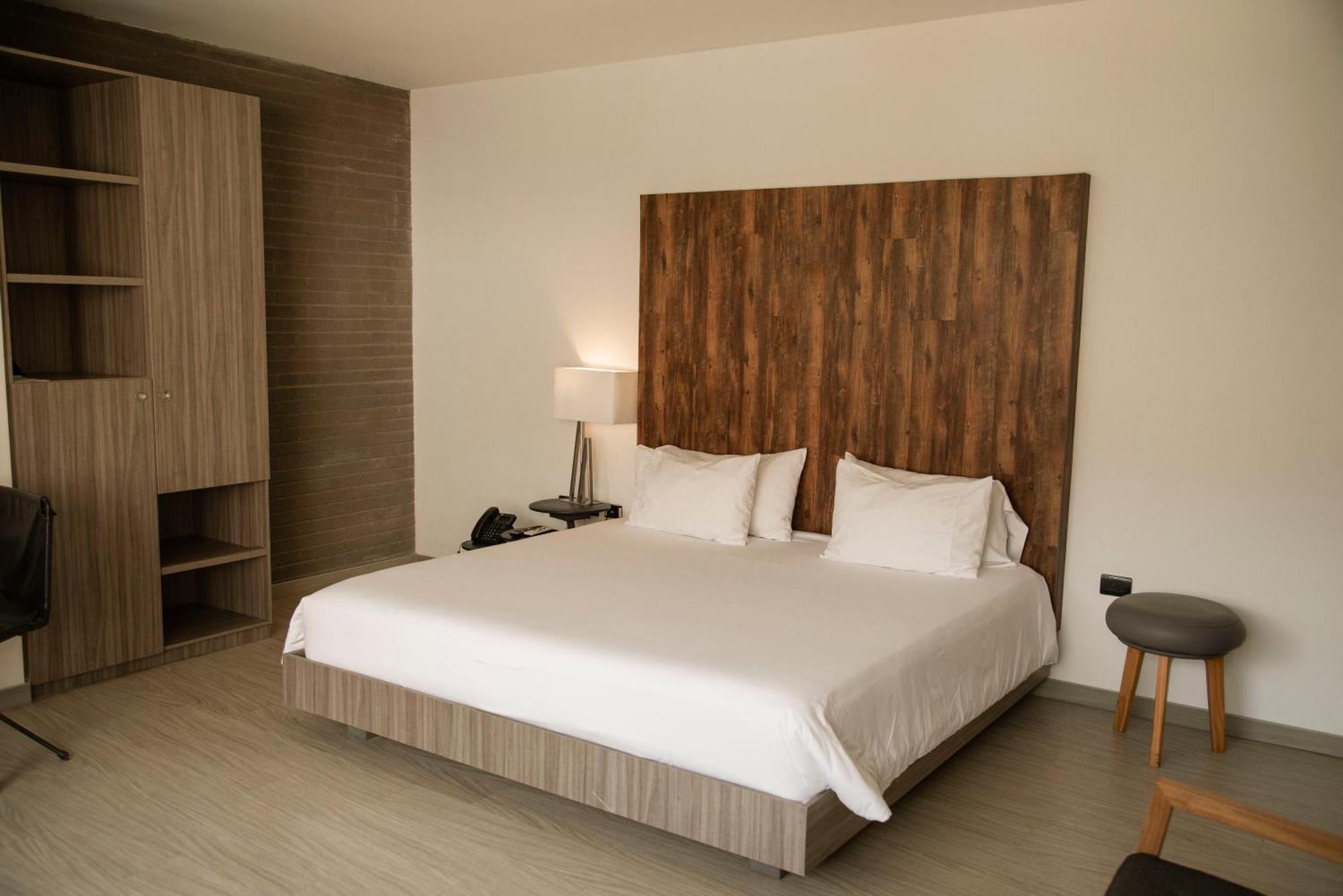 V Grand Hotel, A Member Of Radisson Individuals เมเดยิน ภายนอก รูปภาพ