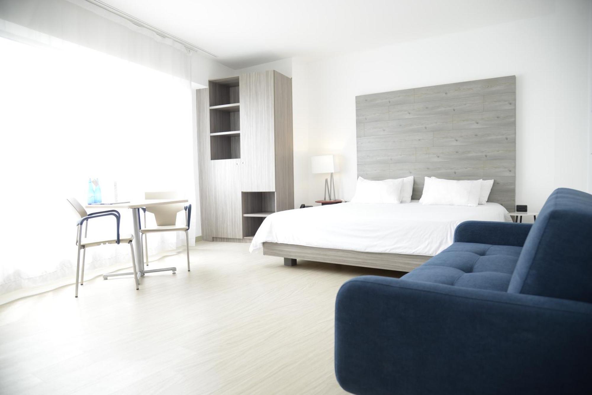 V Grand Hotel, A Member Of Radisson Individuals เมเดยิน ภายนอก รูปภาพ