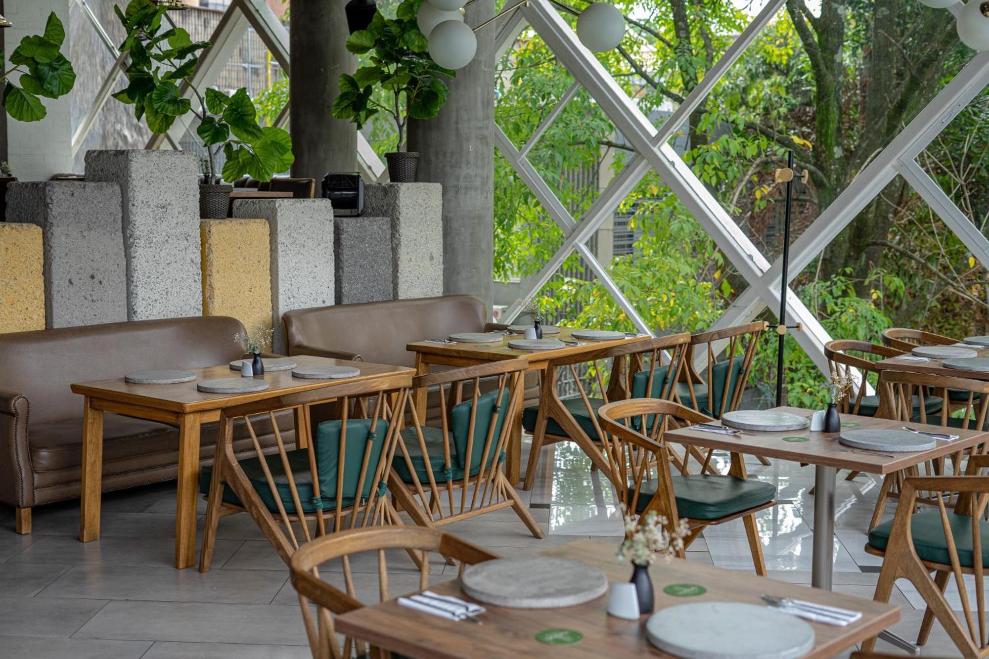 V Grand Hotel, A Member Of Radisson Individuals เมเดยิน ภายนอก รูปภาพ