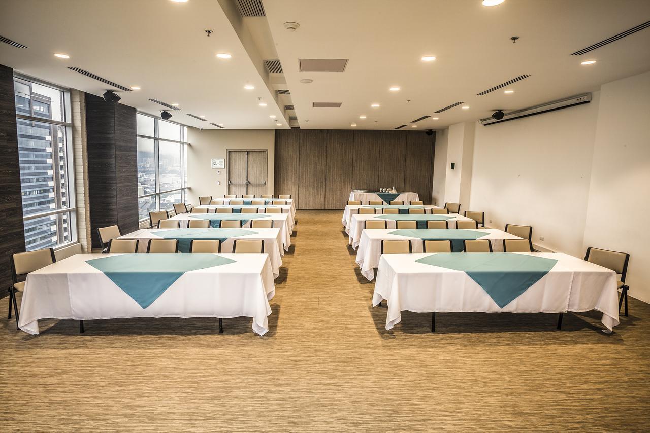 V Grand Hotel, A Member Of Radisson Individuals เมเดยิน ภายนอก รูปภาพ
