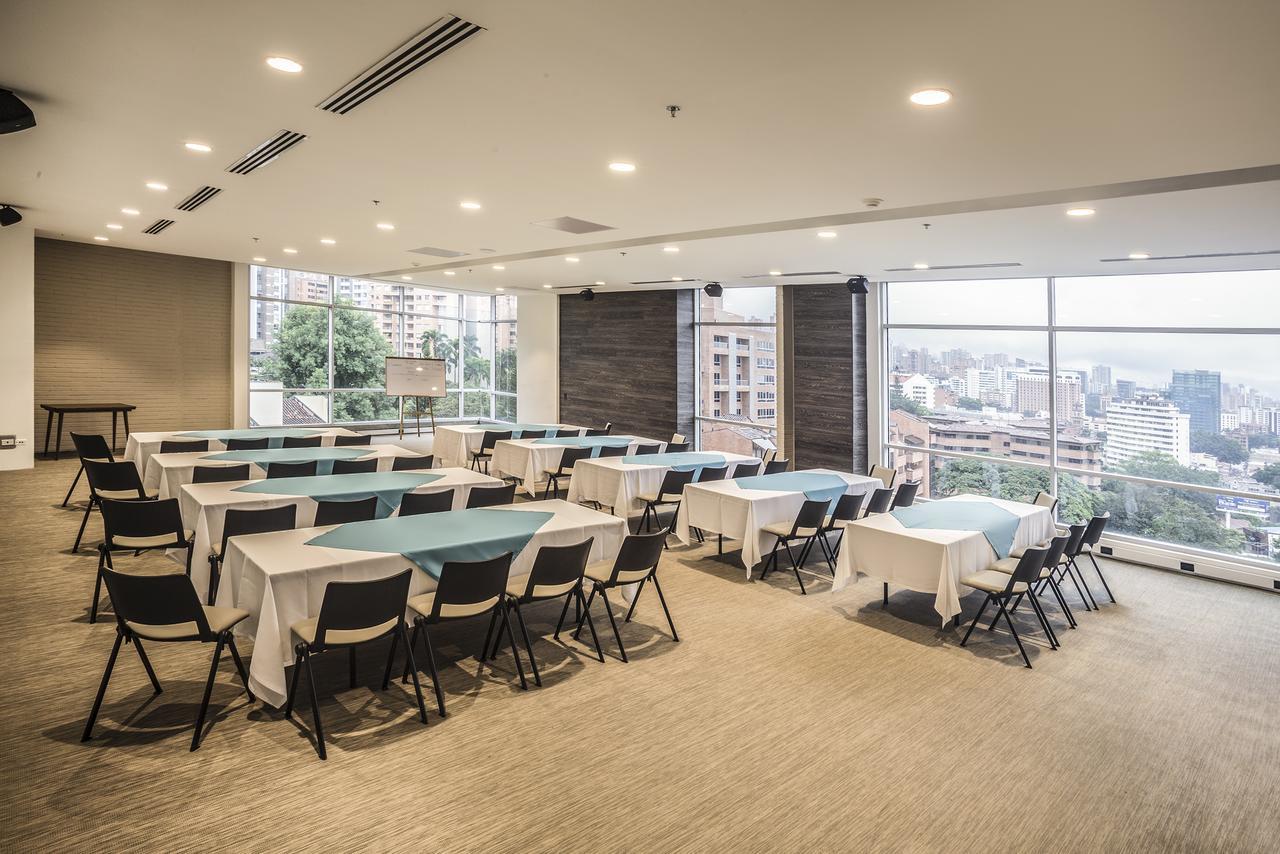 V Grand Hotel, A Member Of Radisson Individuals เมเดยิน ภายนอก รูปภาพ