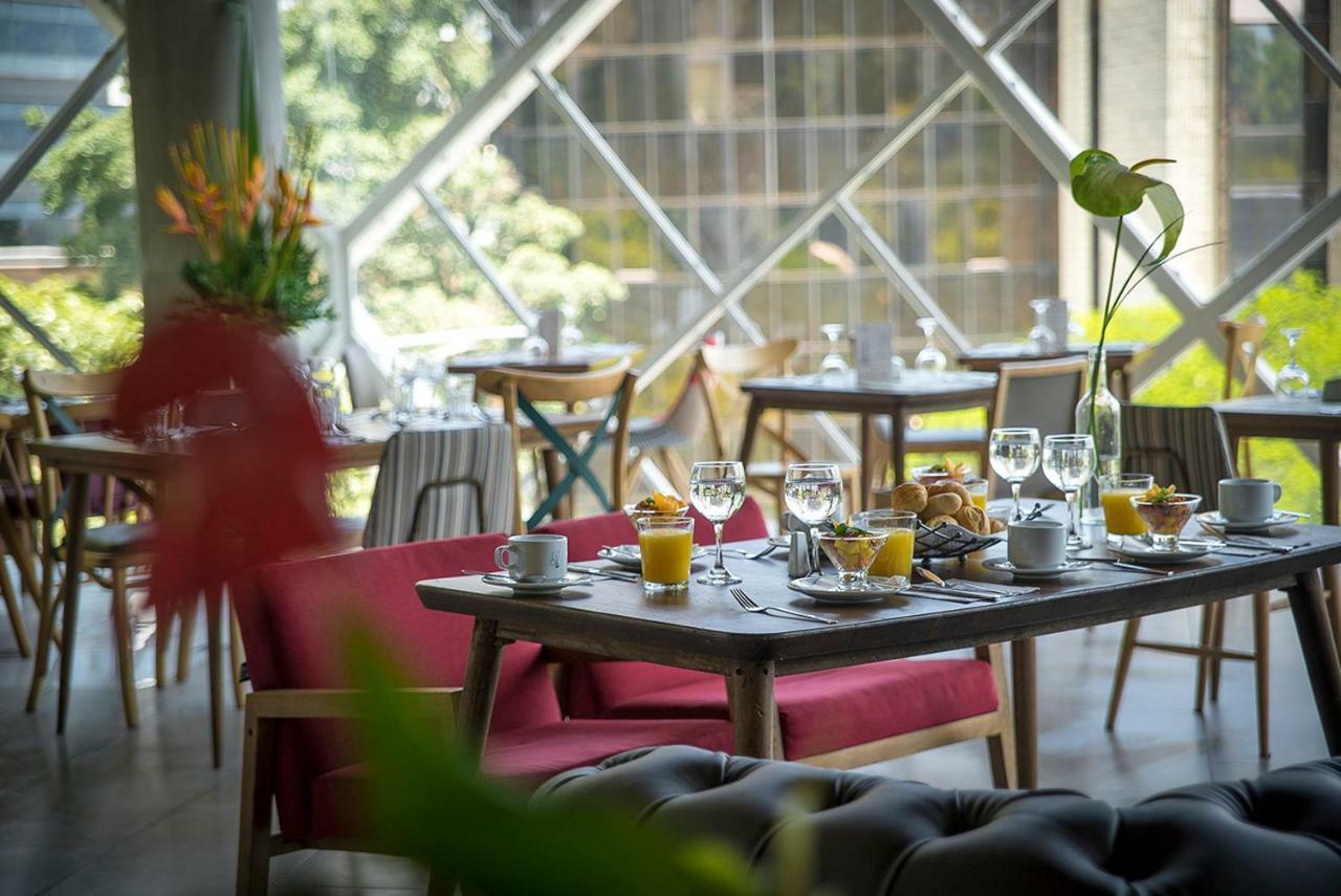 V Grand Hotel, A Member Of Radisson Individuals เมเดยิน ภายนอก รูปภาพ